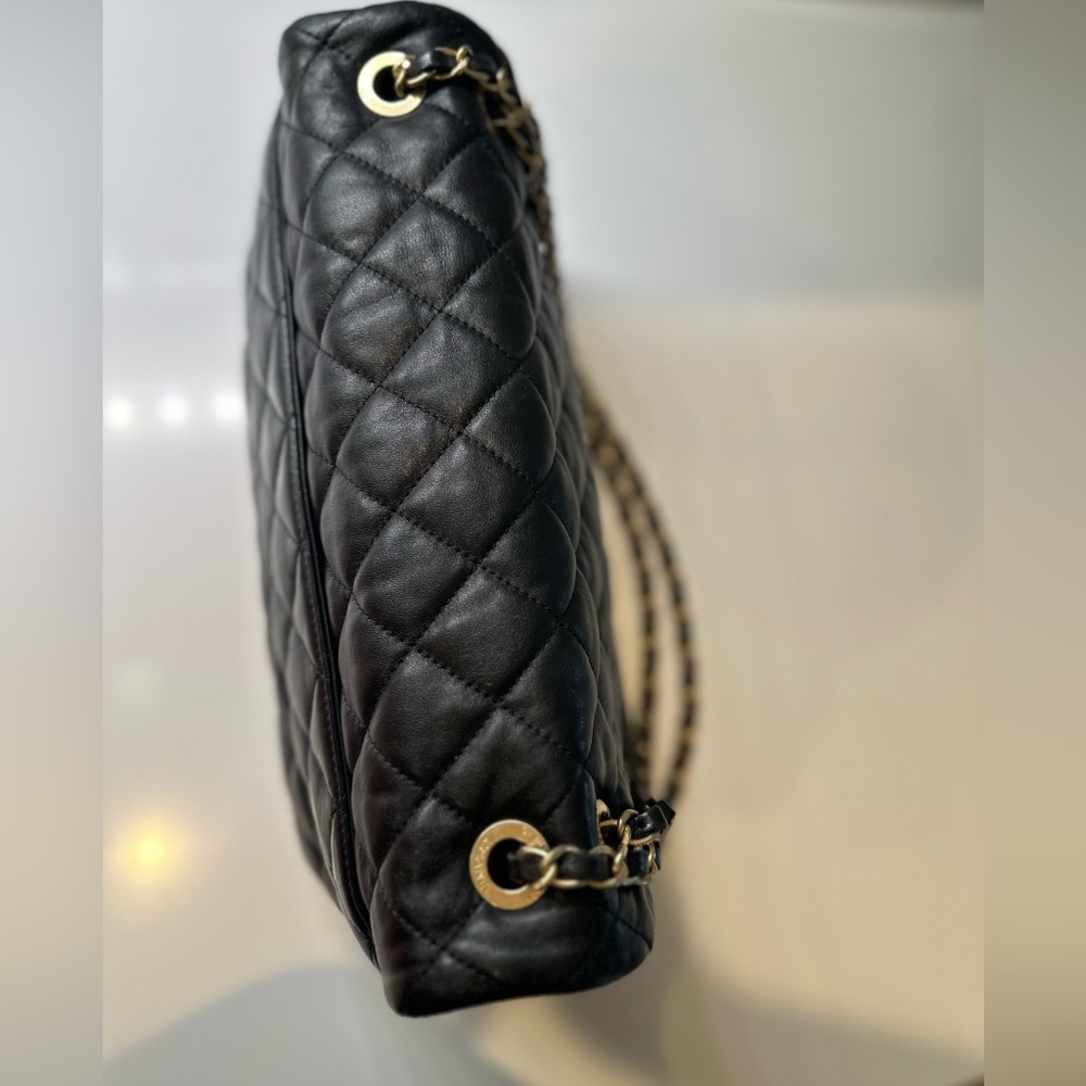 Chanel medium size lamb skin bag 12x7. - Picture 11 of 15